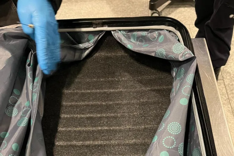 Flughafen Zürich - Drogenkuriere verhaftet - Kokain sichergestellt 