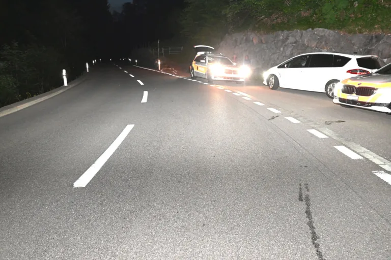 Unfall in Gähwil SG – Motorrad erfasst Fussgänger