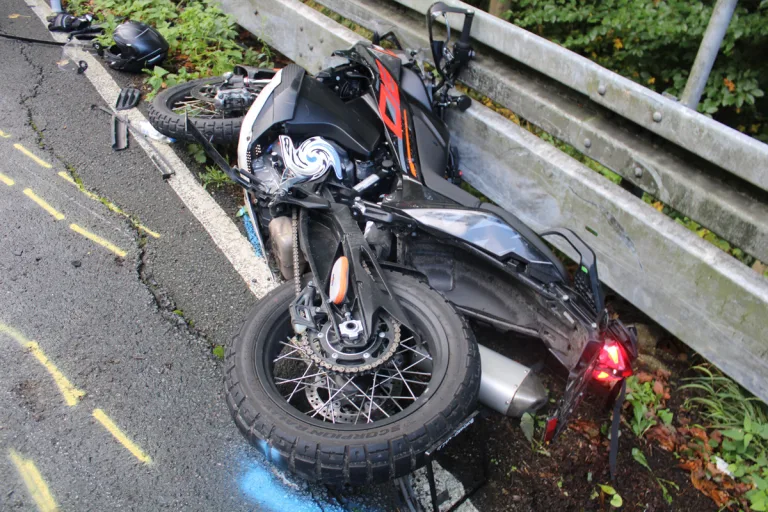 Wermelskirchen NW – Motorradfahrer nach Unfall schwer verletzt