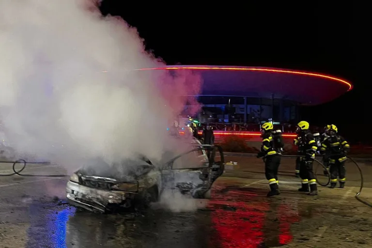 Rosegg – Auto gerät auf Karawankenautobahn in Brand