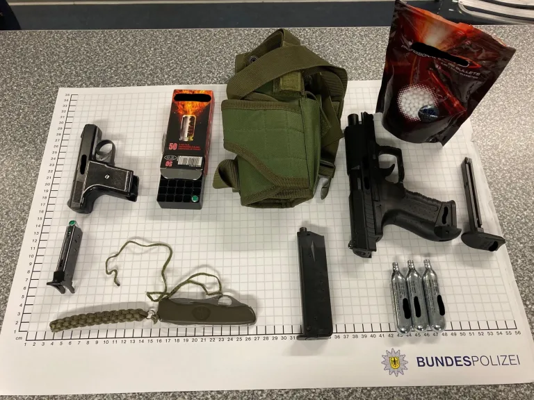 Herne – Falscher Soldat mit Waffen am Bahnhof