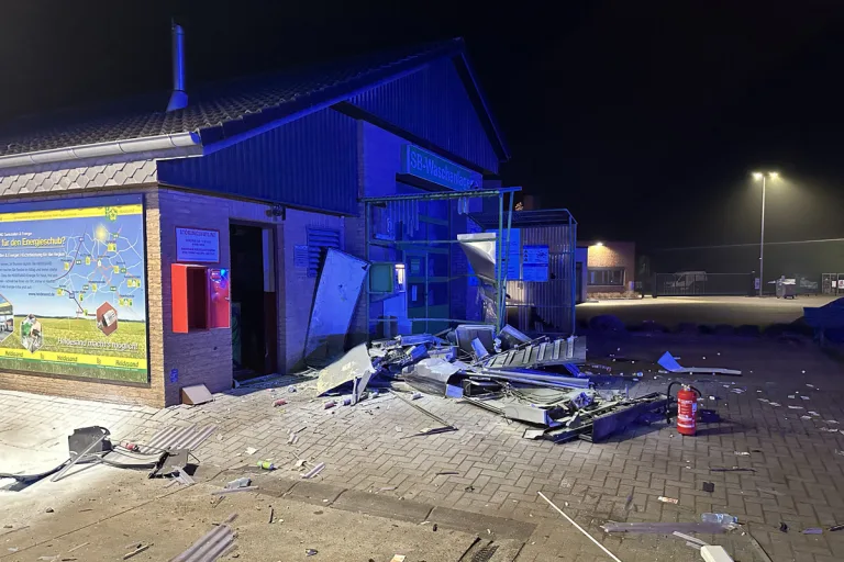 Scheeßel – Snackautomat an Tankstelle gesprengt