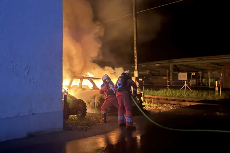 Glarus GL – Totalschaden und Sachschäden nach Brand von Pkw