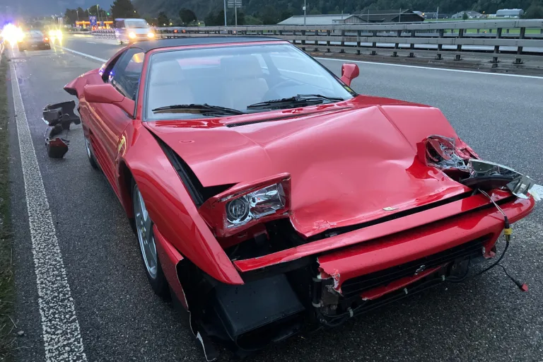 Niederurnen / A3 GL - Unfall aufgrund von Aquaplaning