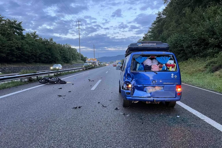 Autobahn A1 / Kölliken AG - 17-jähriger Motorradfahrer bei Unfall schwer verletzt