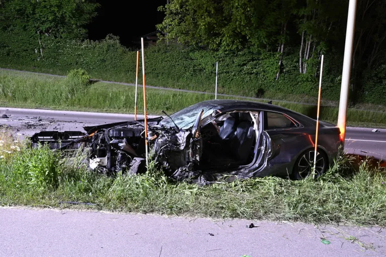 Aesch b. Neftenbach ZH – Autofahrer (19) bei Unfall schwer verletzt