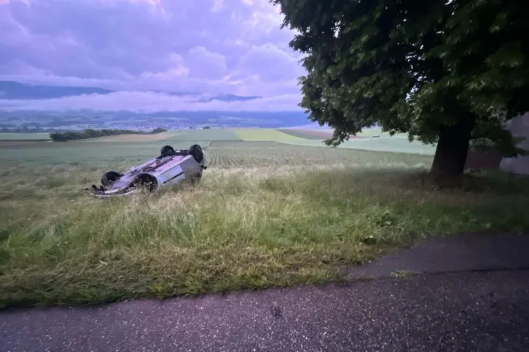 Nennigkofen SO – Auto überschlägt sich bei Unfall