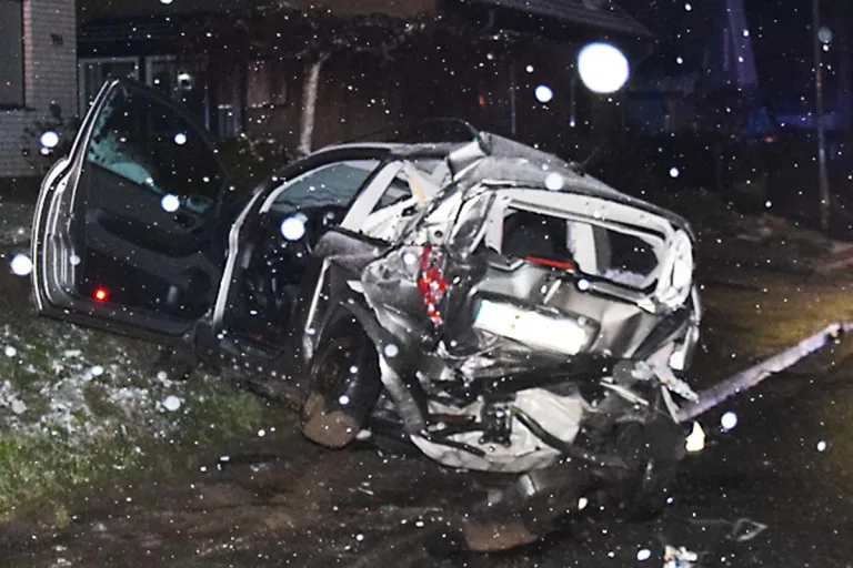 Kirchlengern – LKW kracht in geparkte PKWs