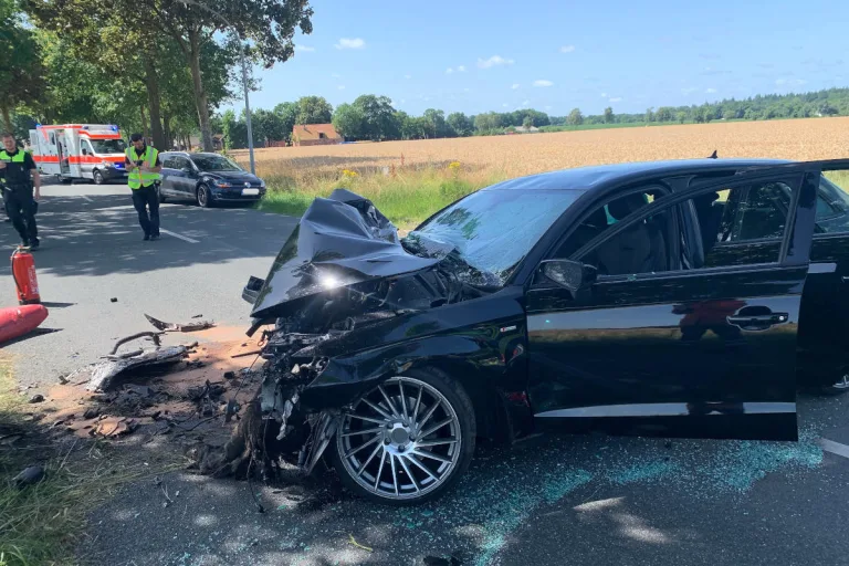 Groß Meckelsen – Schwerer Kollision mit Baum