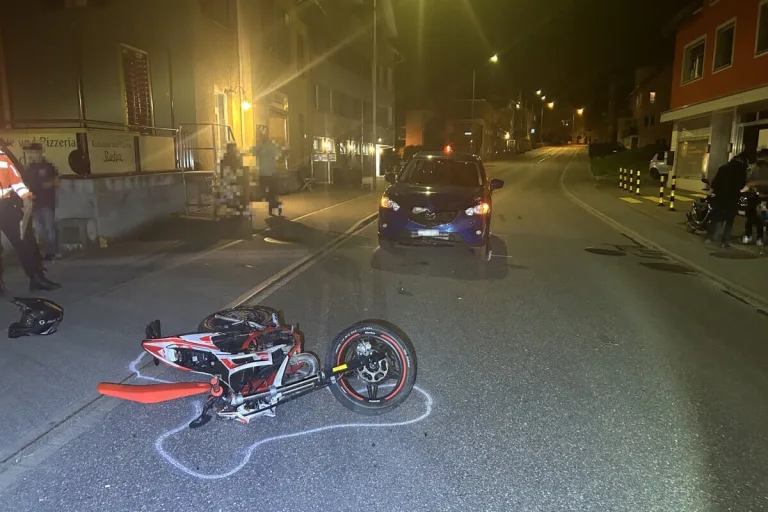 Gommiswald SG - Motorradfahrer (16) bei Unfall verletzt
