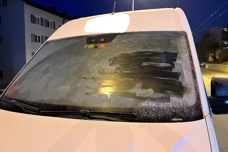 Neuhausen a./Rhf. u. Beringen SH - 11 Personen wegen vereister Autoscheiben verzeigt