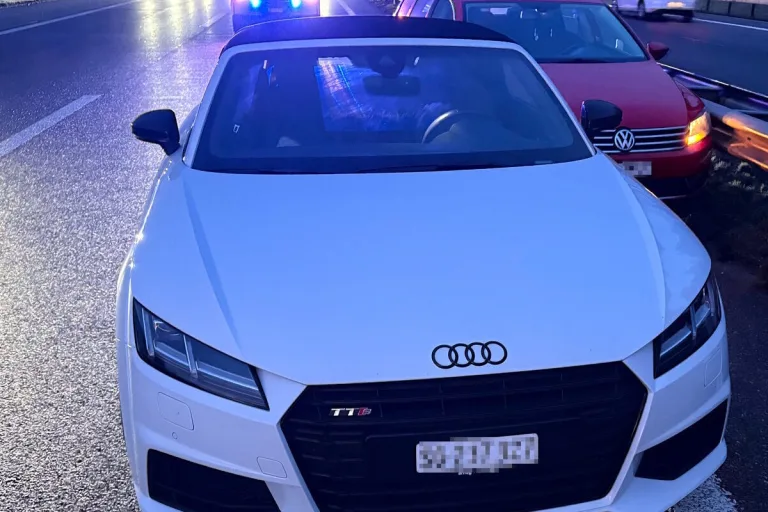 Gossau SG - Mehrere Unfälle verursachen Stau und Sperrungen auf der A1