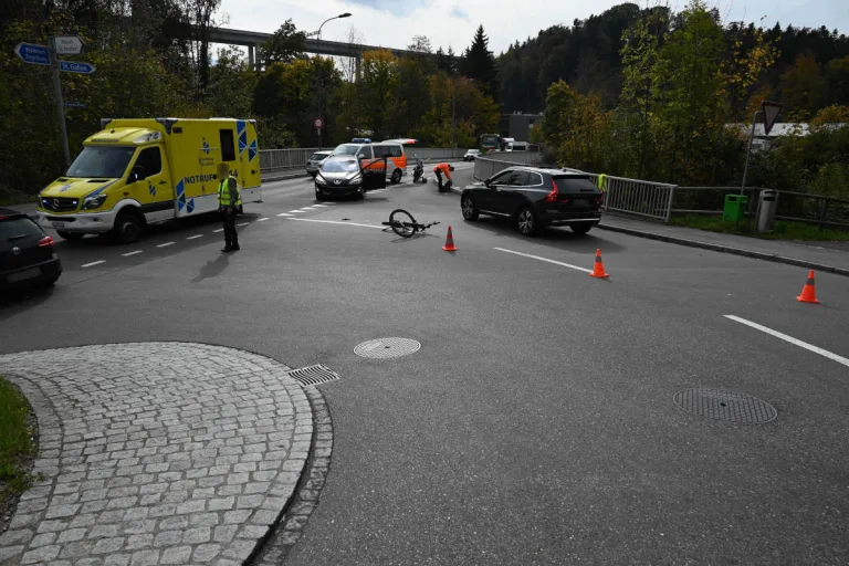 St. Josefen SG – Kollision zwischen Auto und E-Bike-Fahrer