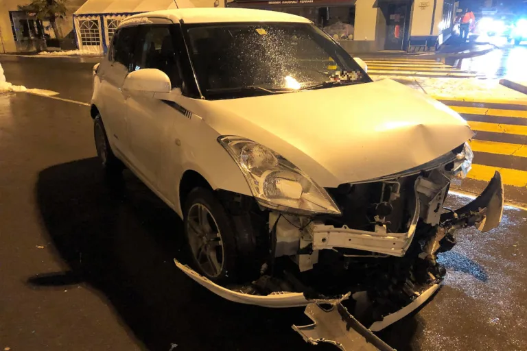 Näfels GL – Auto übersehen und Unfall gebaut