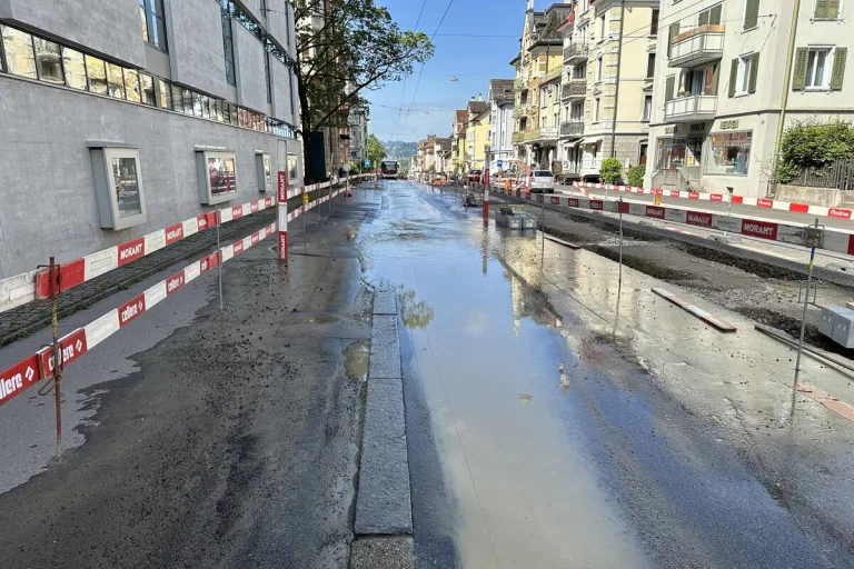 Wasserrohrbruch in St.Gallen - Zürcher Strasse gesperrt