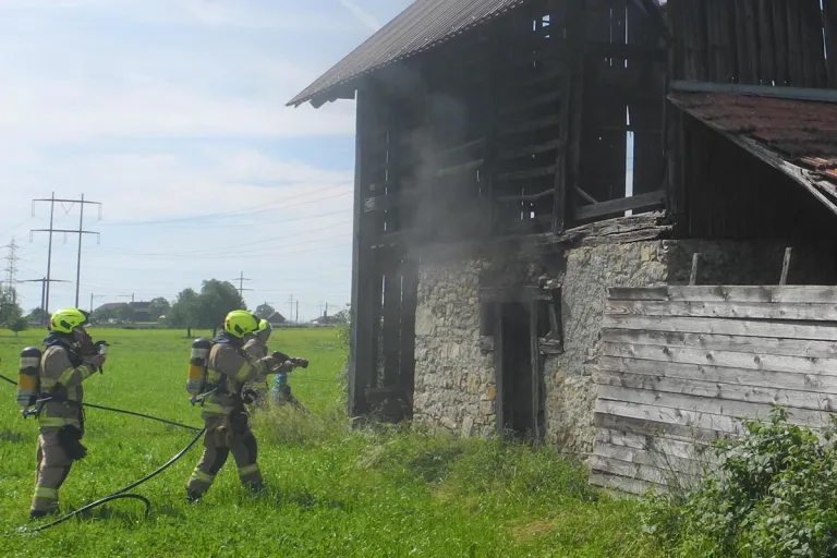 Schübelbach SZ - Brandstiftung in Stall