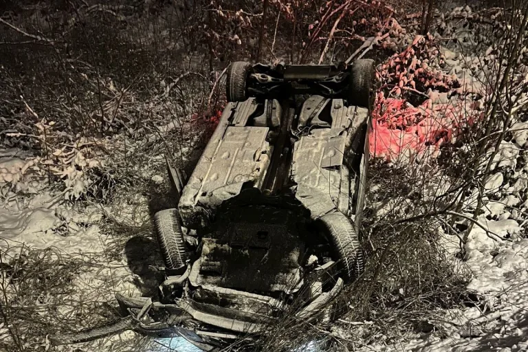 Oberwil BL - Bei Unfall auf dem Dach gelandet