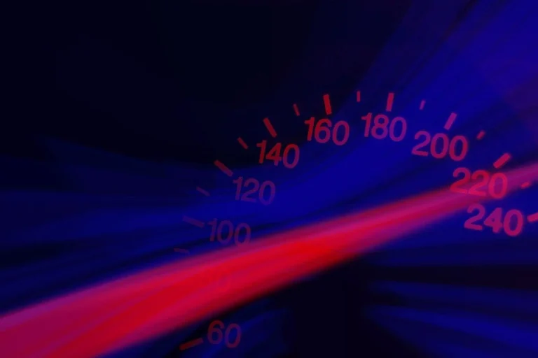 Eggendorf – Ohne Führerschein mit über 180 km/h durch Ortsgebiet