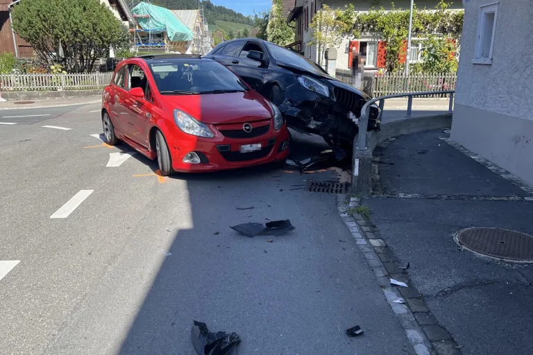 Balgach SG - 14-Jähriger verunfallt mit dem Auto seiner Eltern