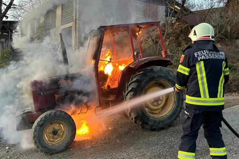 St. Veit an der Glan K – Traktor in Brand