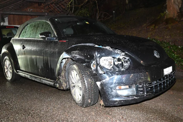 Rapperswil-Jona SG - Alkoholisiert gegen parkiertes Auto gefahren