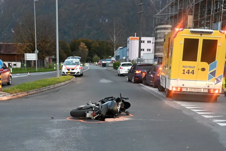 Sennwald SG – Unfall zwischen Motorrad und Auto
