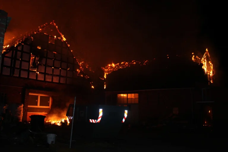 Espelkamp - Bauernhaus von Flammen zerstört