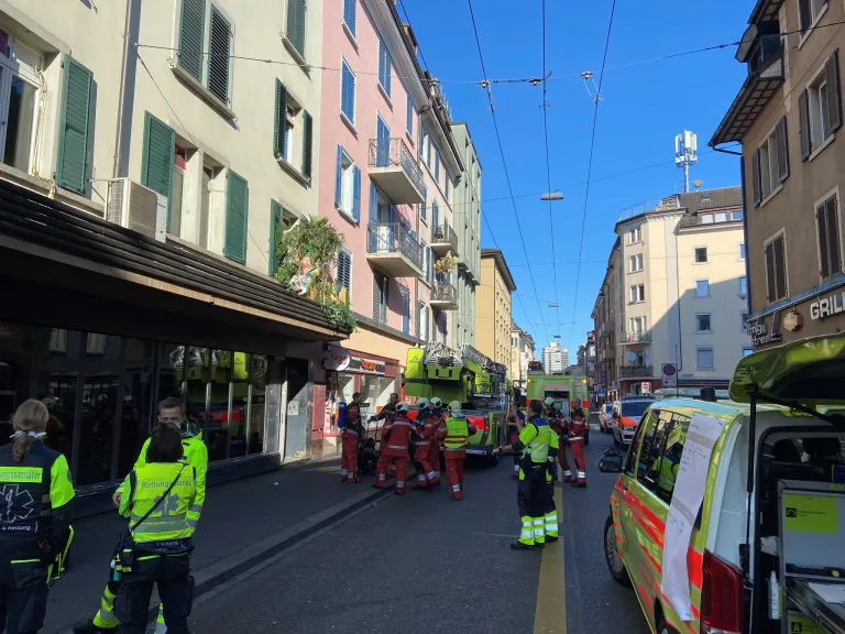 Zürich – Brand in Mehrfamilienhaus