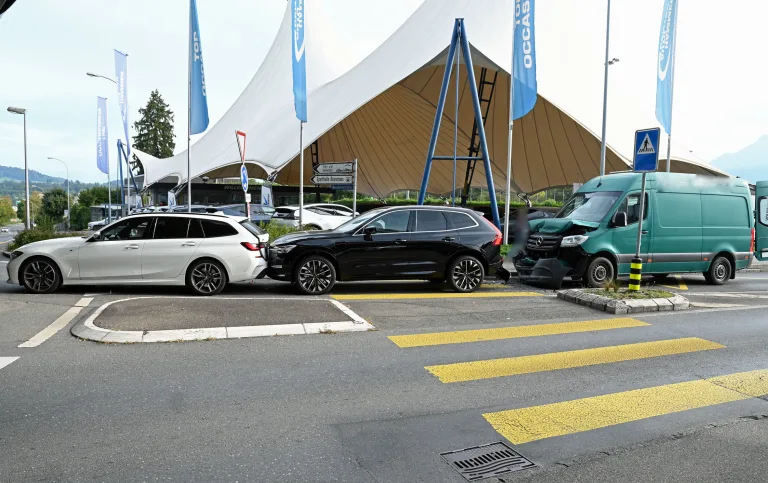 Emmenbrücke LU – Auffahrunfall mit drei Fahrzeugen