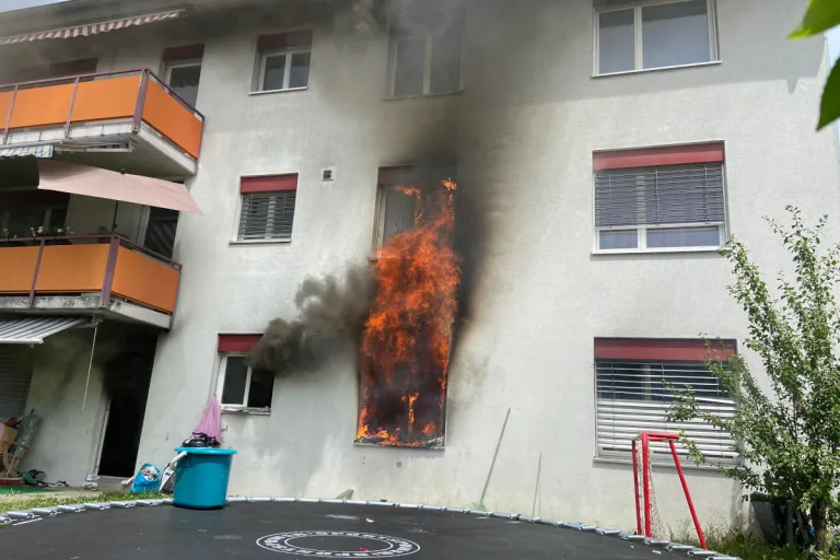 Aarau Rohr AG – Zimmerbrand verwüstet Wohnung