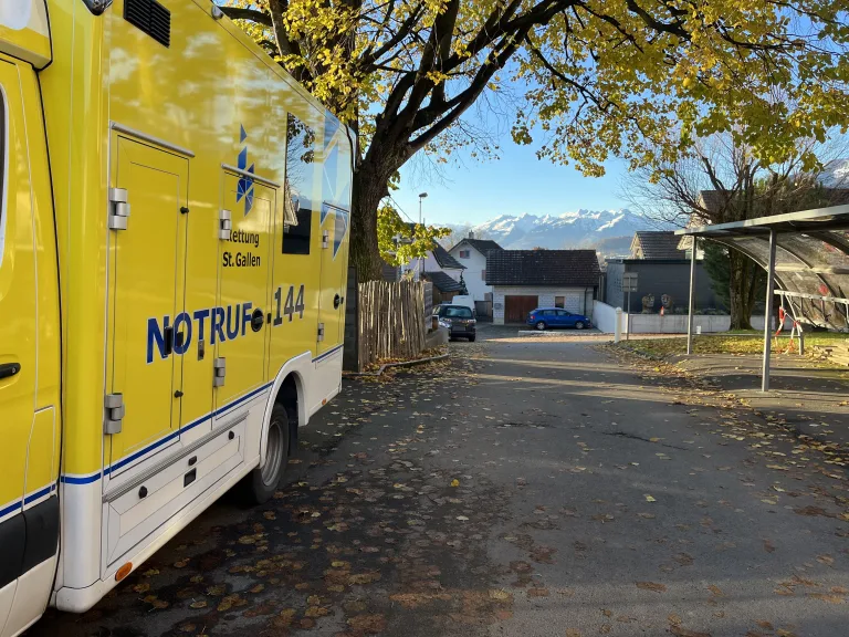 Montlingen SG – Mit Velo in eine Mauer geprallt – Lenker schwer verletzt