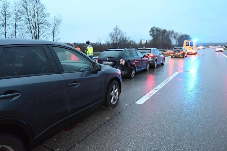 Unfall in Rüthi SG - Bremsmanöver zu spät bemerkt 
