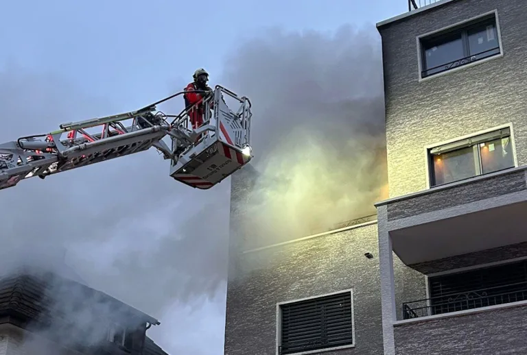 Zürich-Schwamendingen – Brand auf einer Terrasse eines Mehrfamilienhauses