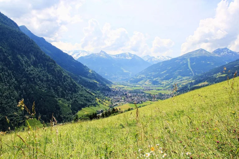 Bad Hofgastein S – Ehepaar rettet Betrunkenen aus Bach