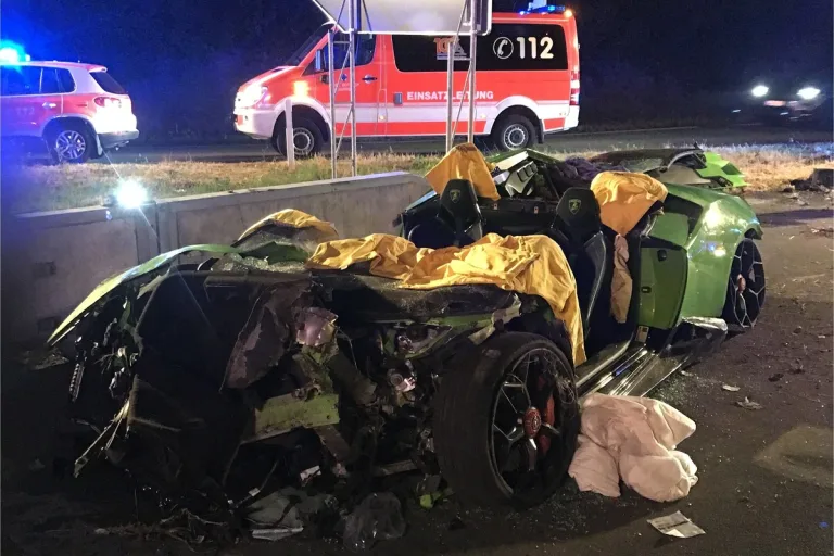 Verkehrsunfall auf der BAB 31 - Auto überschlägt sich mehrmals