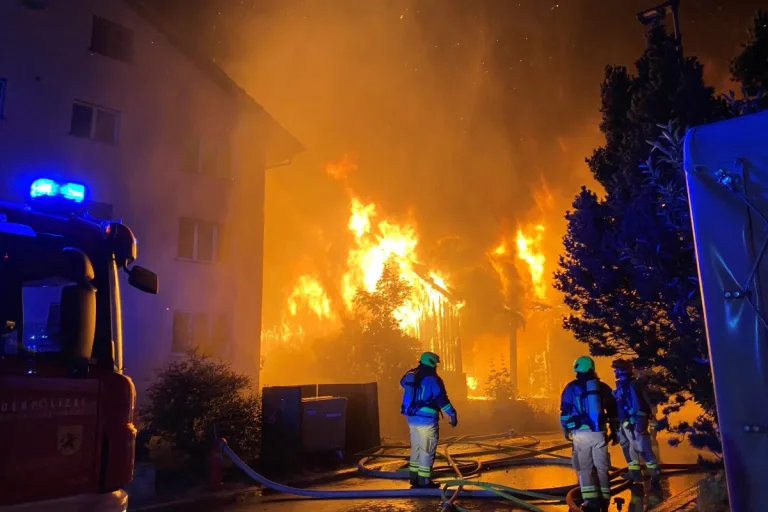 Gächlingen SH - Vollbrand in Fahrzeugeinstellhalle verursacht Millionenschaden
