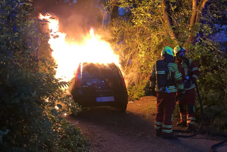Heiligenhaus – Mitsubishi in Brand gesteckt