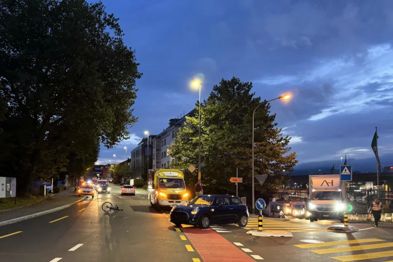 St.Gallen – Velofahrerin bei Unfall verletzt