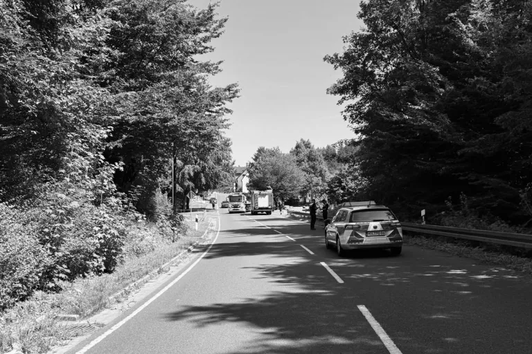 Grünenplan – Motorradfahrer bei Unfall mit Auto tödlich verletzt
