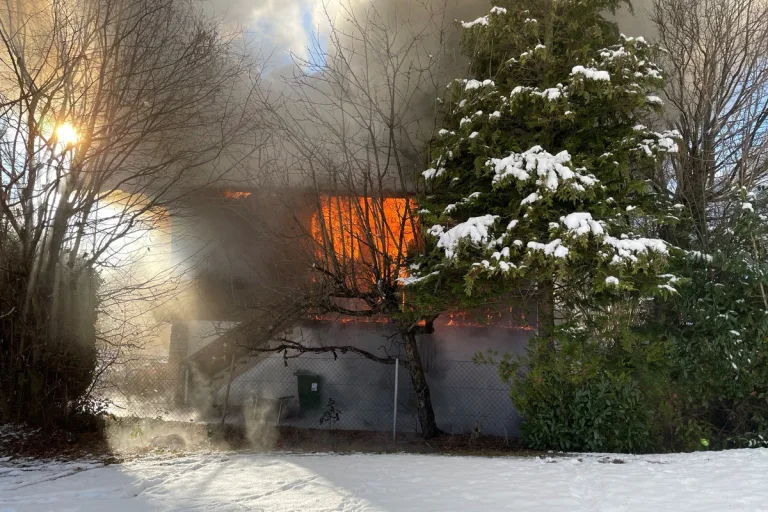 Unterseen BE - Einfamilienhaus bei Brand stark beschädigt