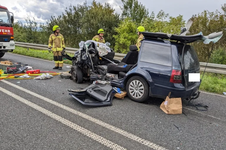 Selfkant NW - Schwerer Verkehrsunfall erfordert mehrere Einsatzkräfte