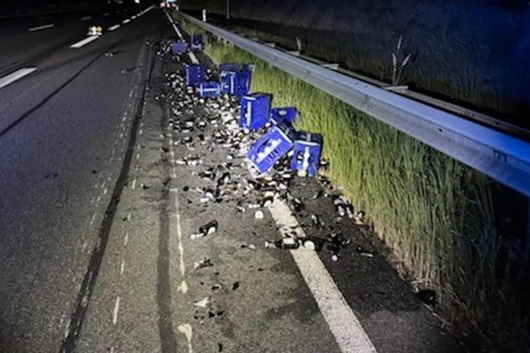A1 Oyten NI – Alkoholisierter Lkw-Fahrer verliert Ladung nach Unfall