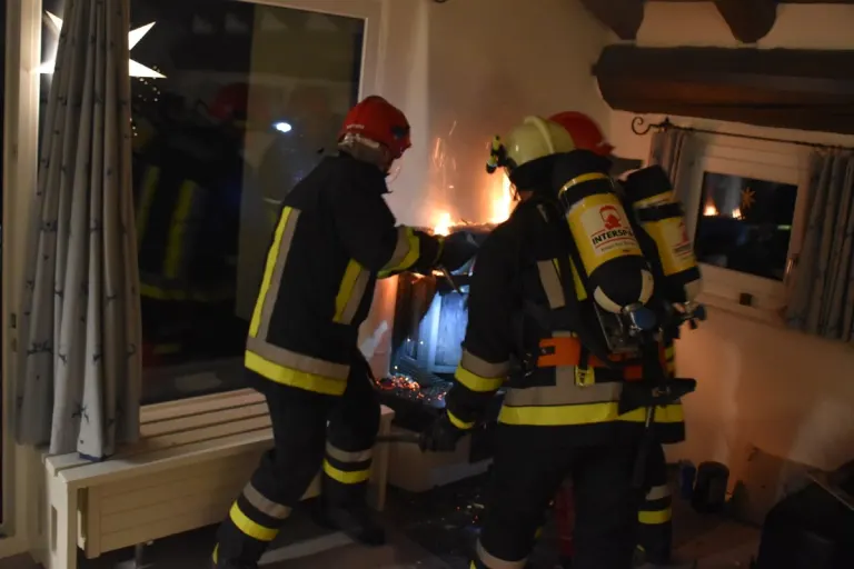 La Punt-Chamues-ch GR - Feuerwehr kann Schlimmeres verhindern