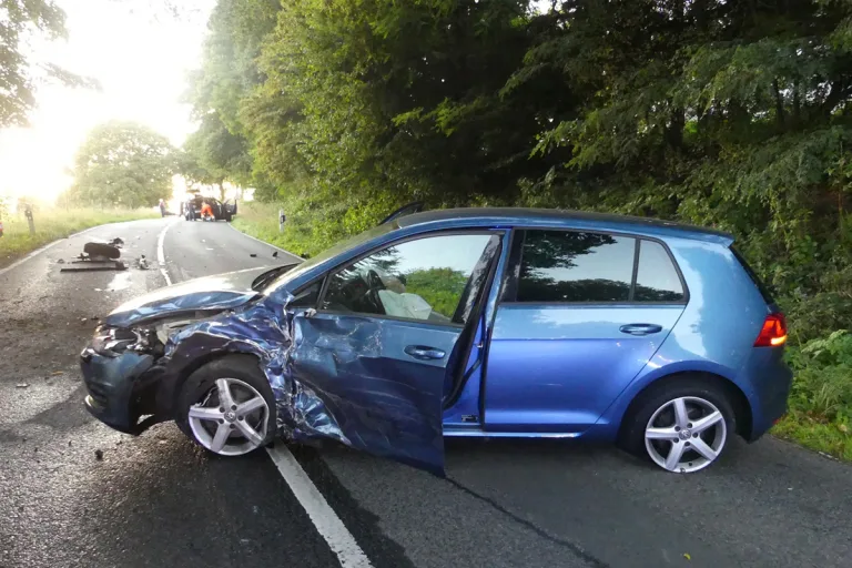 Unfall Gummersbach NW – Zwei Verletzte nach frontaler Kollision