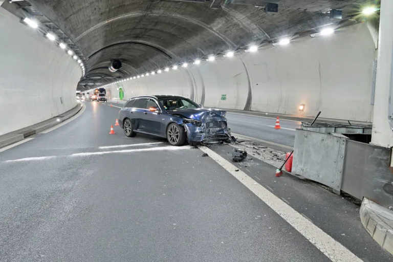 A2 Luzern LU – Unfall im Reussporttunnel