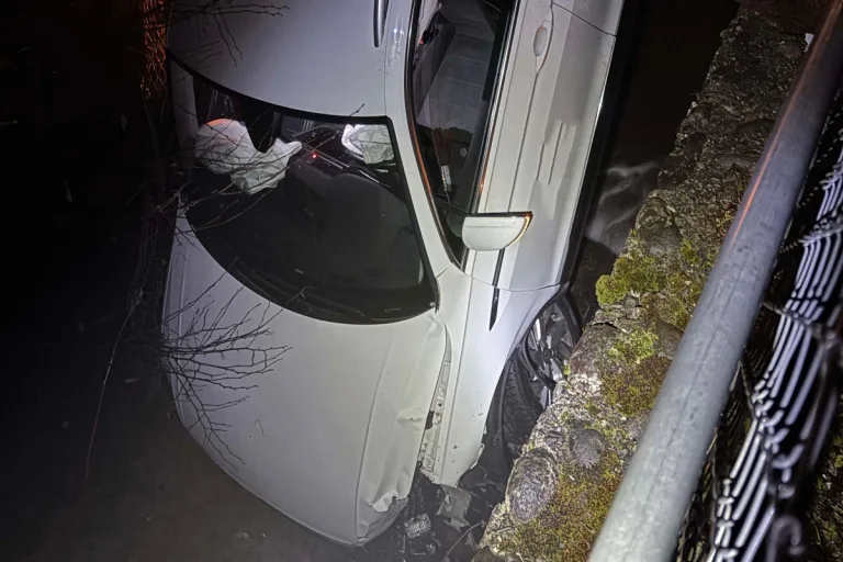 Unfall in Ballwil LU – Auto stürzt in Bachbett