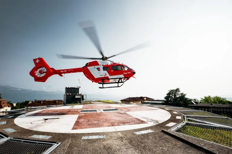 Unfall in Schmerikon SG – Jugendliche Motorradfahrerin schwer verletzt