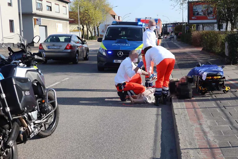 Bremerhaven - Pkw erfasst junge Fußgängerin