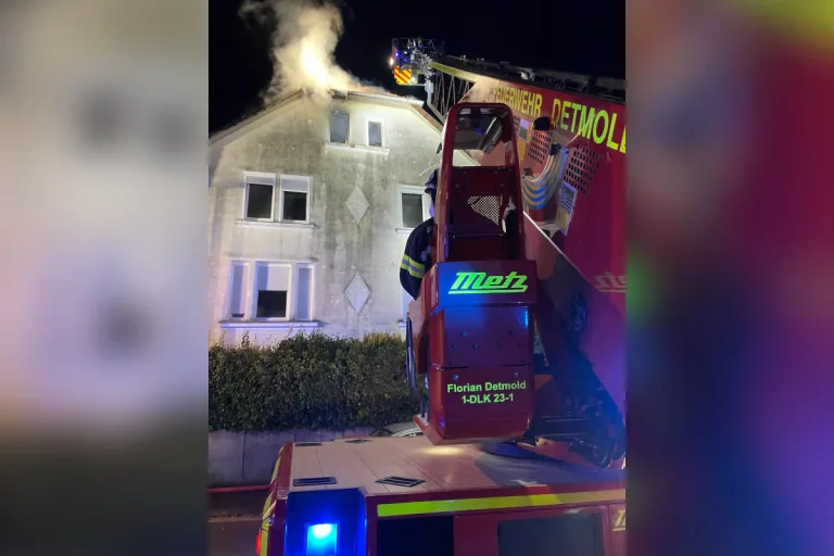 Detmold – Eine verletzte Person bei Wohnungsbrand