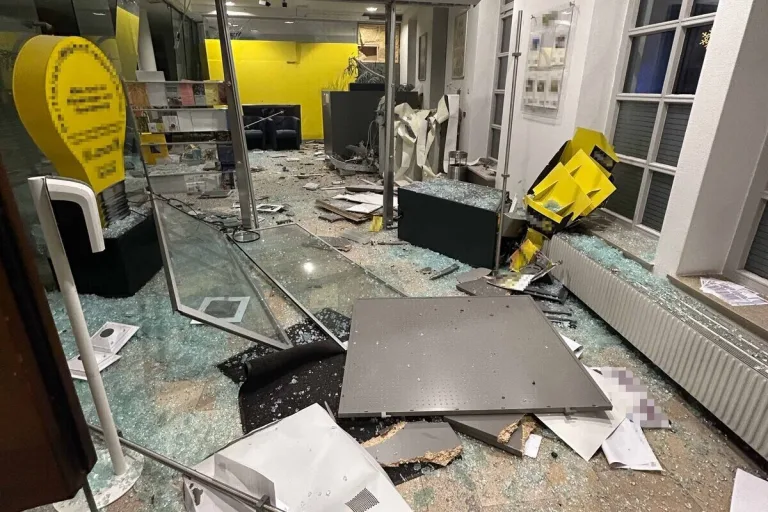 Aschbach-Markt NÖ – Unbekannte sprengen Geldautomaten